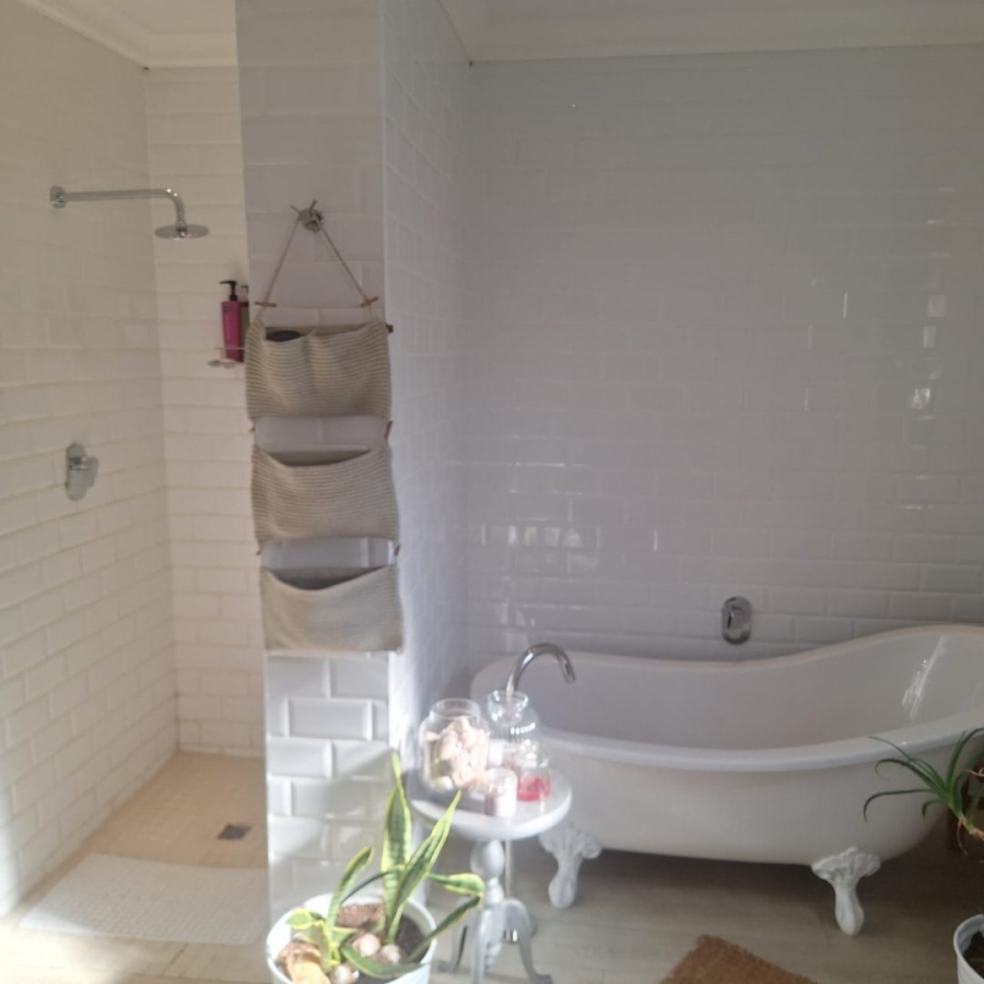 4 Bedroom Property for Sale in Nahoon Valley Park Eastern Cape